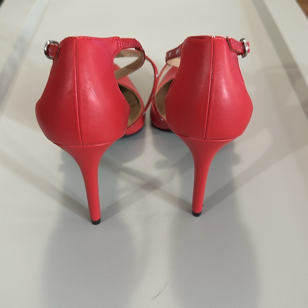 Red Pump - image 3
